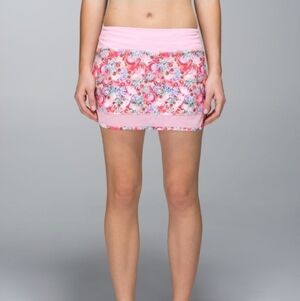 Lululemon Women's 8 Hotty Hot Skirt 4-Way Stretch Flowabunga Multi Barely Pink
